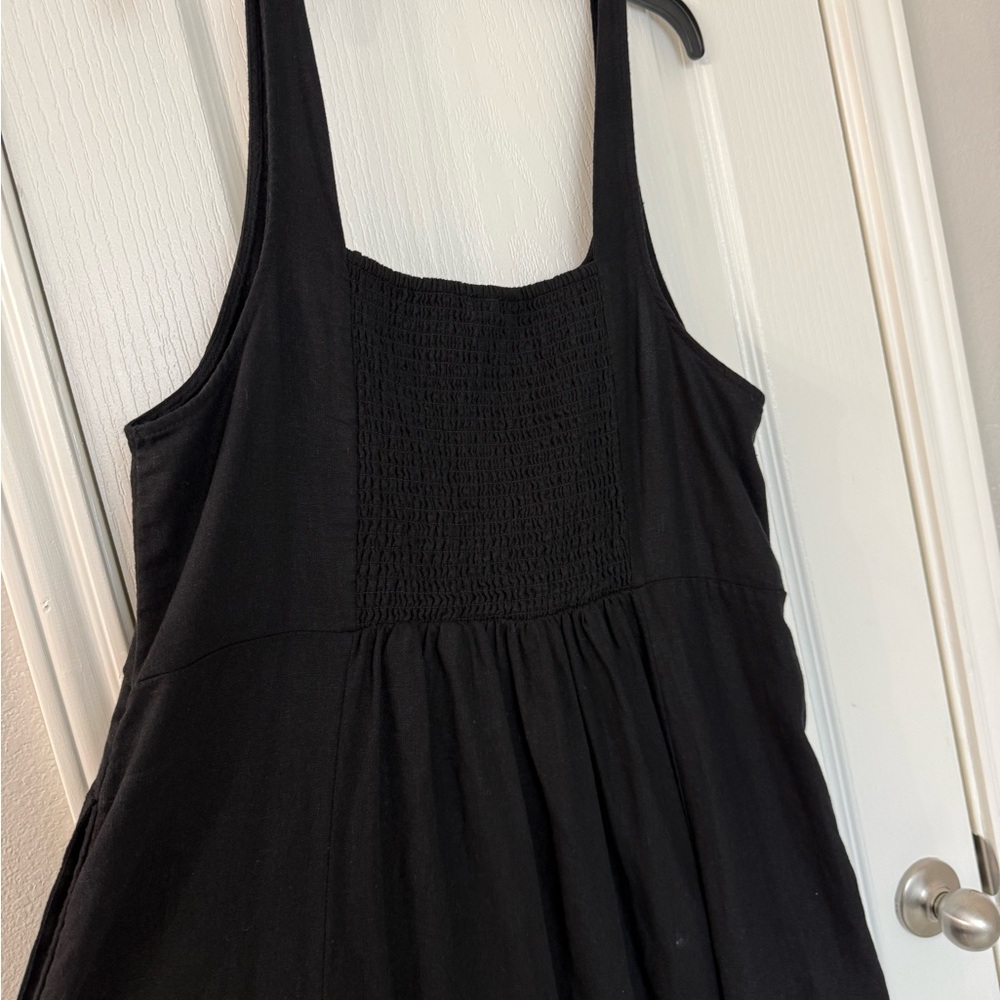 Black Sleeveless Dress - Picture 3 of 4